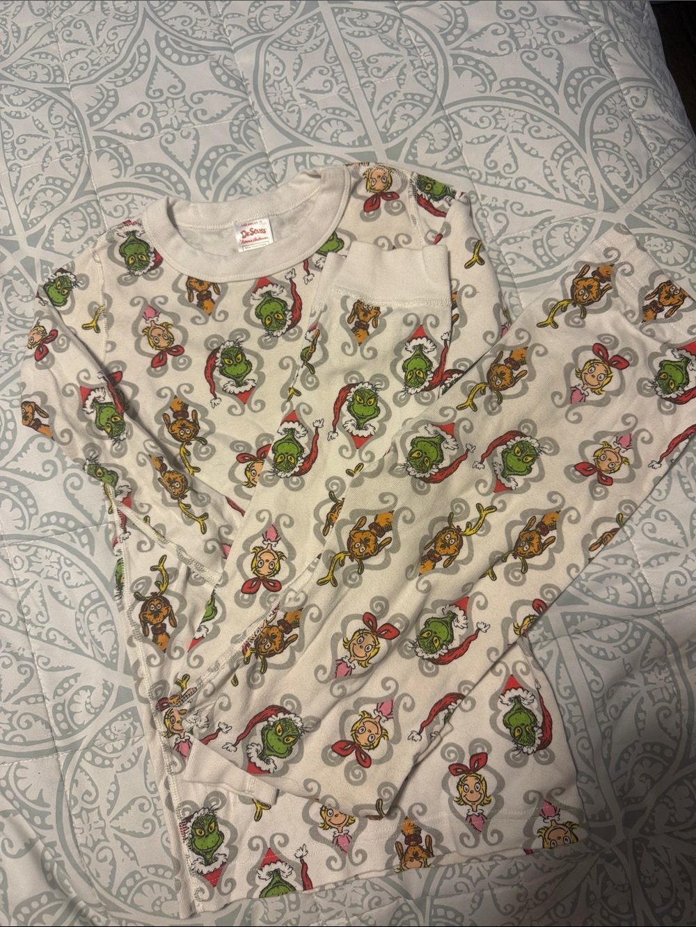 Hanna Andersson White Grinch & Character Print Long Sleeve Pajama Set